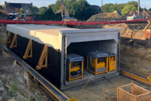 Veilige fiets- en voetgangerstunnel vervangt gevaarlijke spooroverweg in Geel